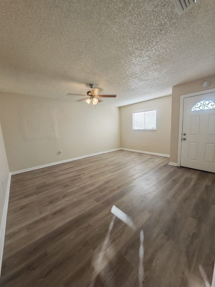 1120 Union St S - Photo 2 of 30