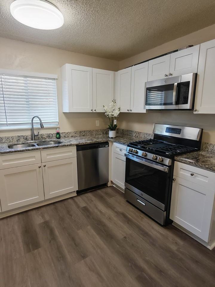 1120 Union St S - Photo 4 of 30