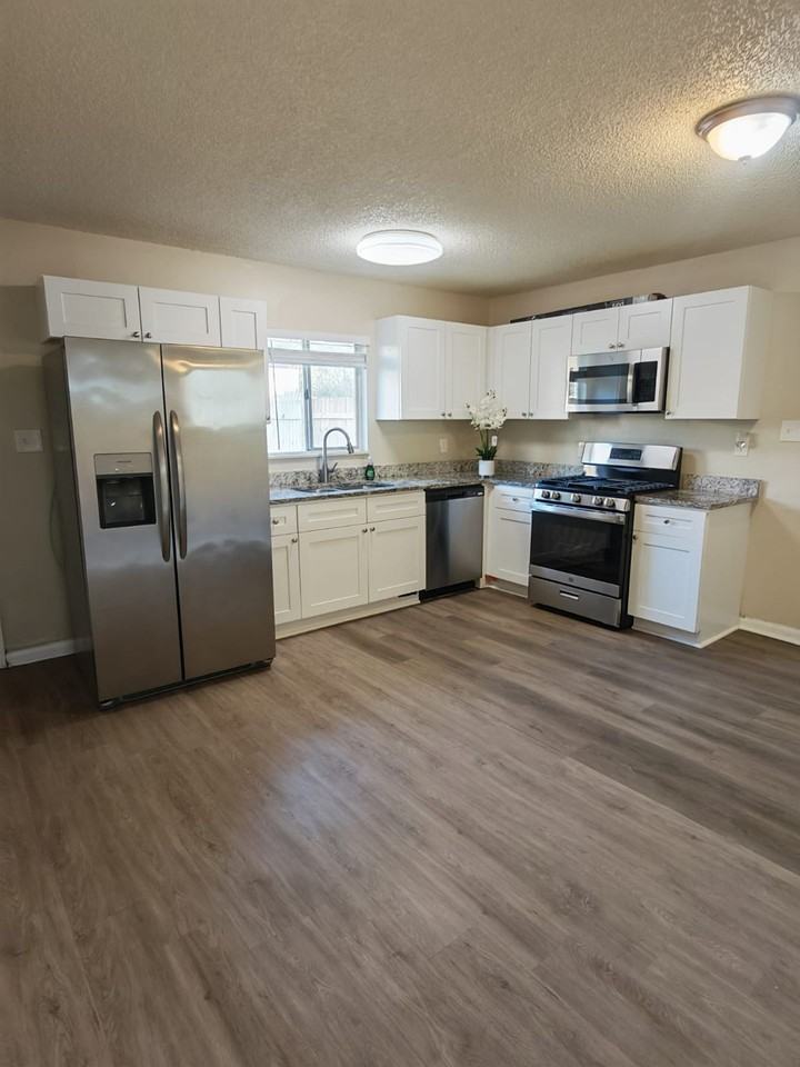 1120 Union St S - Photo 5 of 30