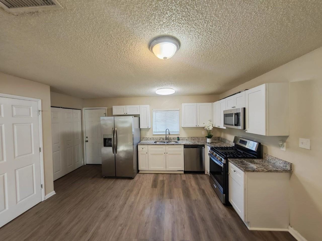 1120 Union St S - Photo 6 of 30