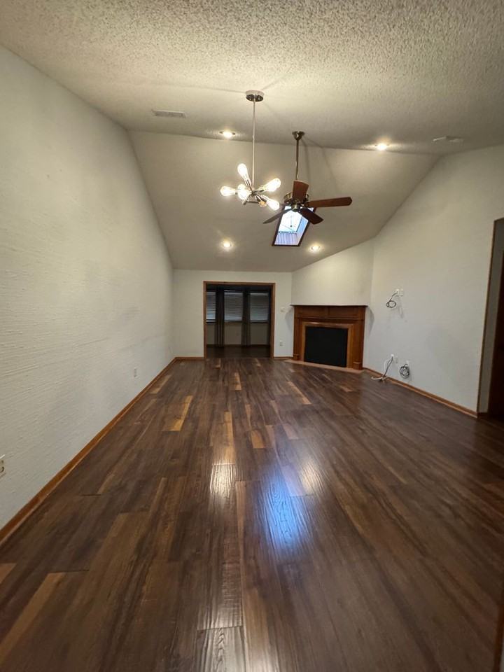 2705 Greenbriar Dr #B - Photo 7 of 25