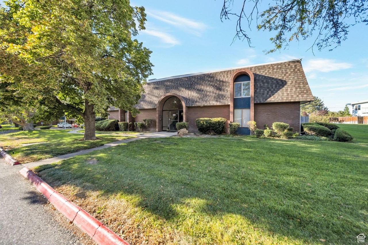 34 W Lester Ave #E28 - Photo 2 of 21