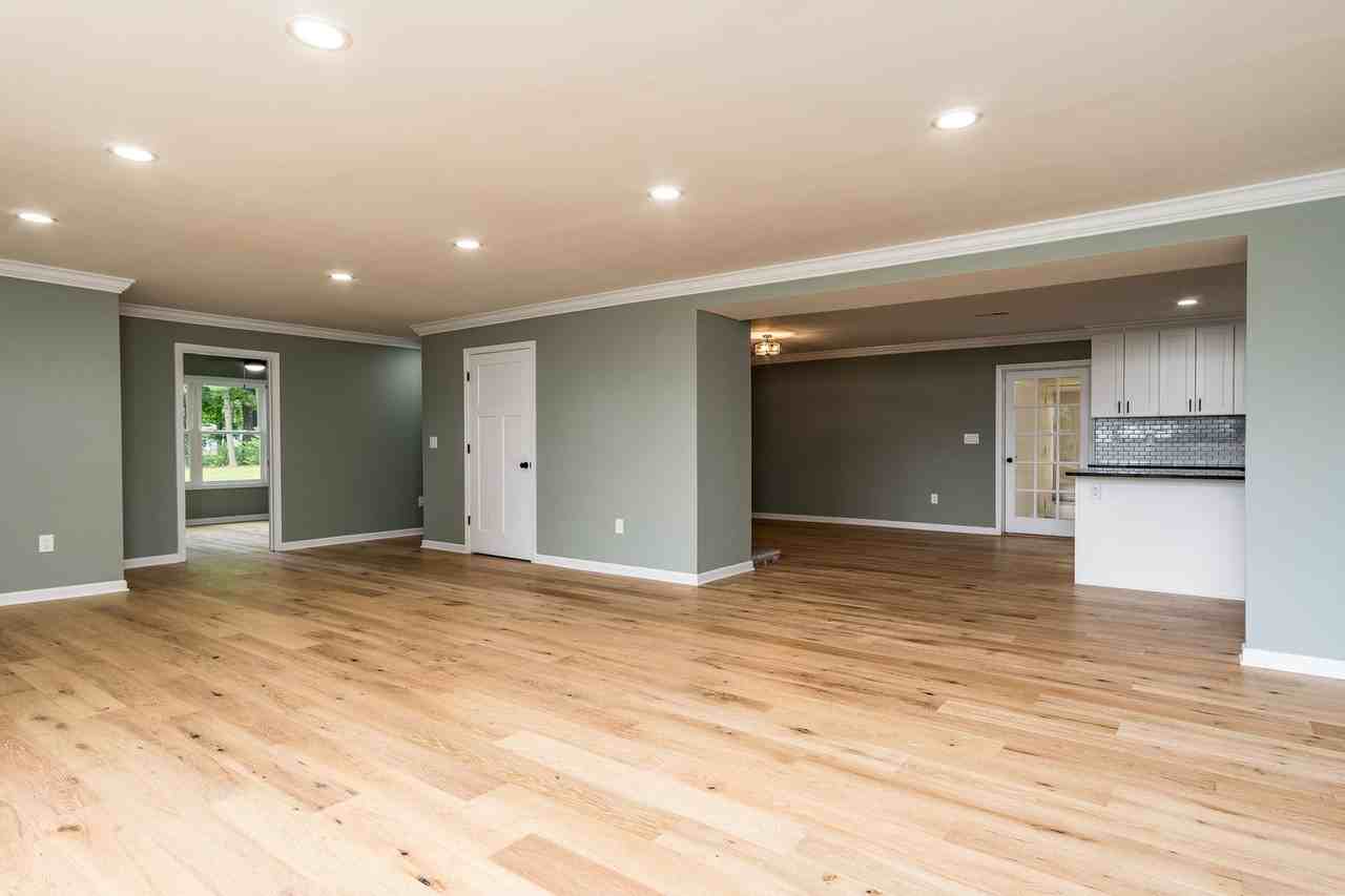 101 Mccormick Cir - Photo 5 of 35