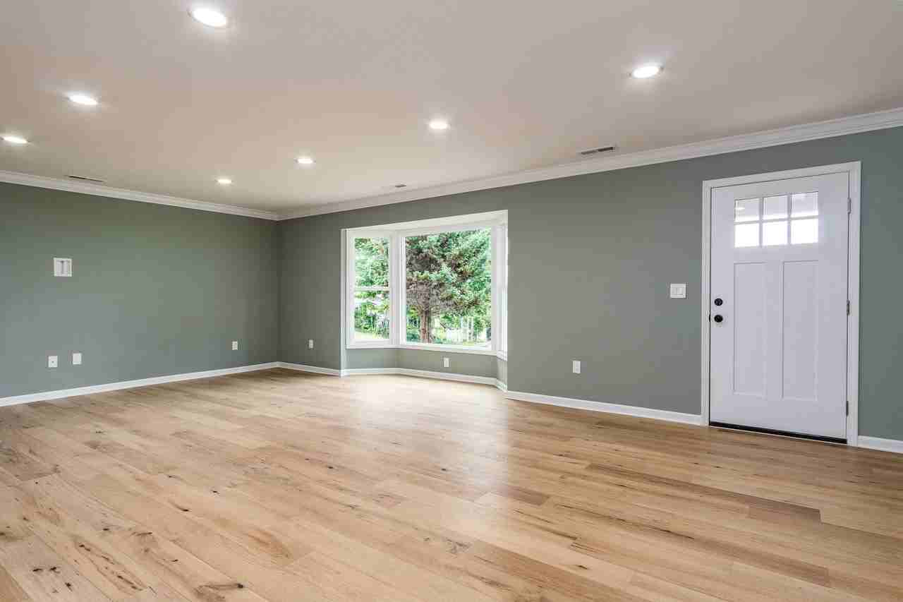 101 Mccormick Cir - Photo 7 of 35