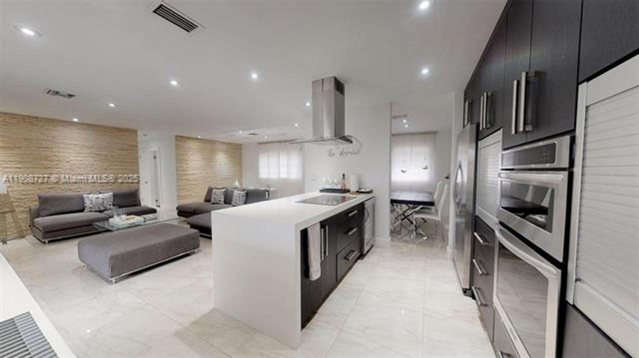 10805 Sw 156th Ter #0 - Photo 2 of 11