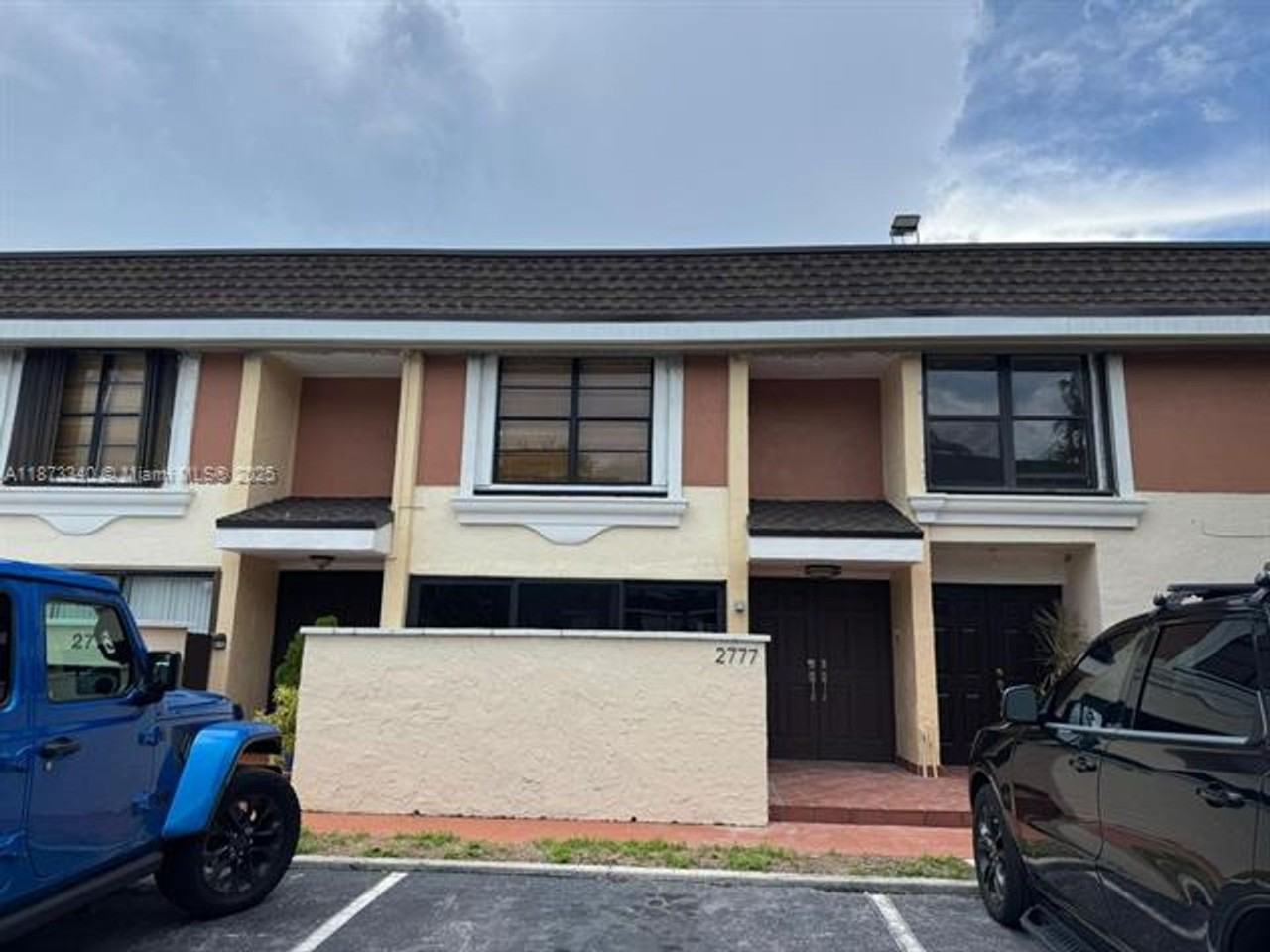 2777 2777 NE 165th Ter TH 23 - Photo 2 of 49