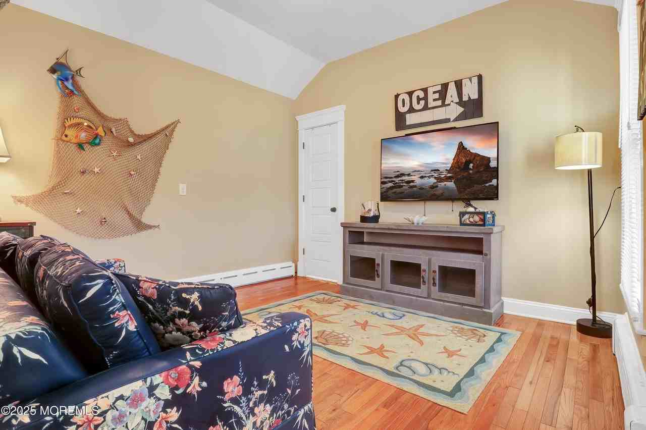 54 5th St #A - Photo 6 of 11