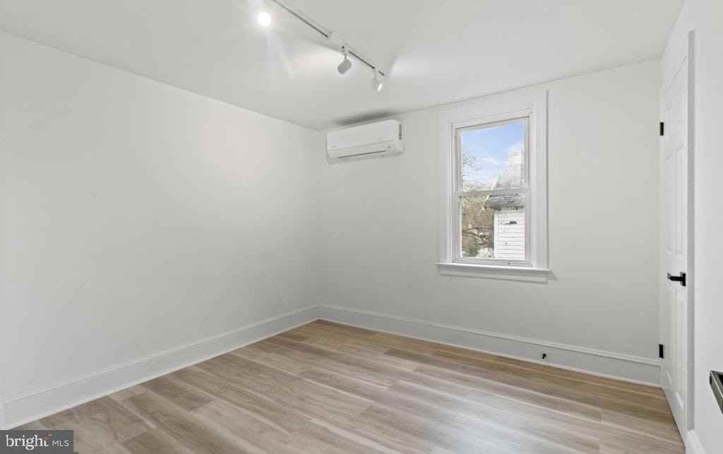 713 W Haverford Rd - Photo 5 of 12