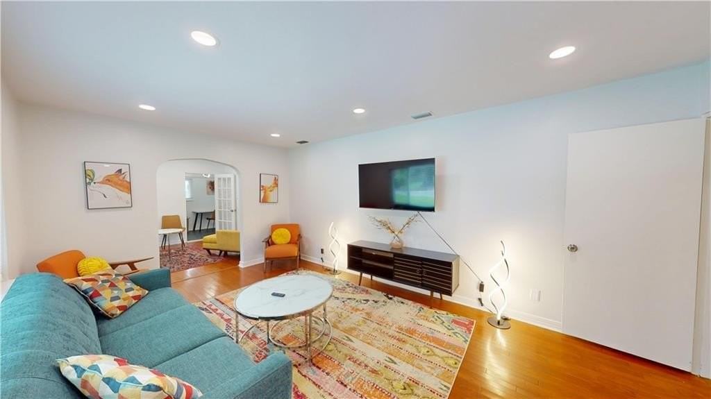 2610 Walton Ave - Photo 2 of 17