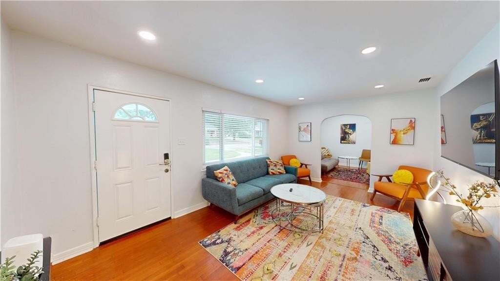 2610 Walton Ave - Photo 3 of 17