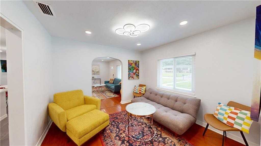 2610 Walton Ave - Photo 4 of 17