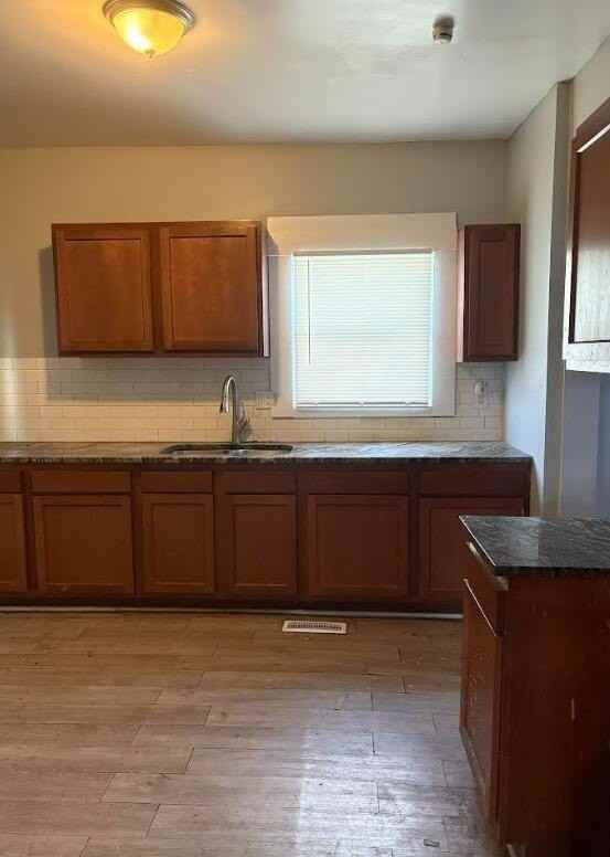 81 Woodland St - Photo 3 of 10