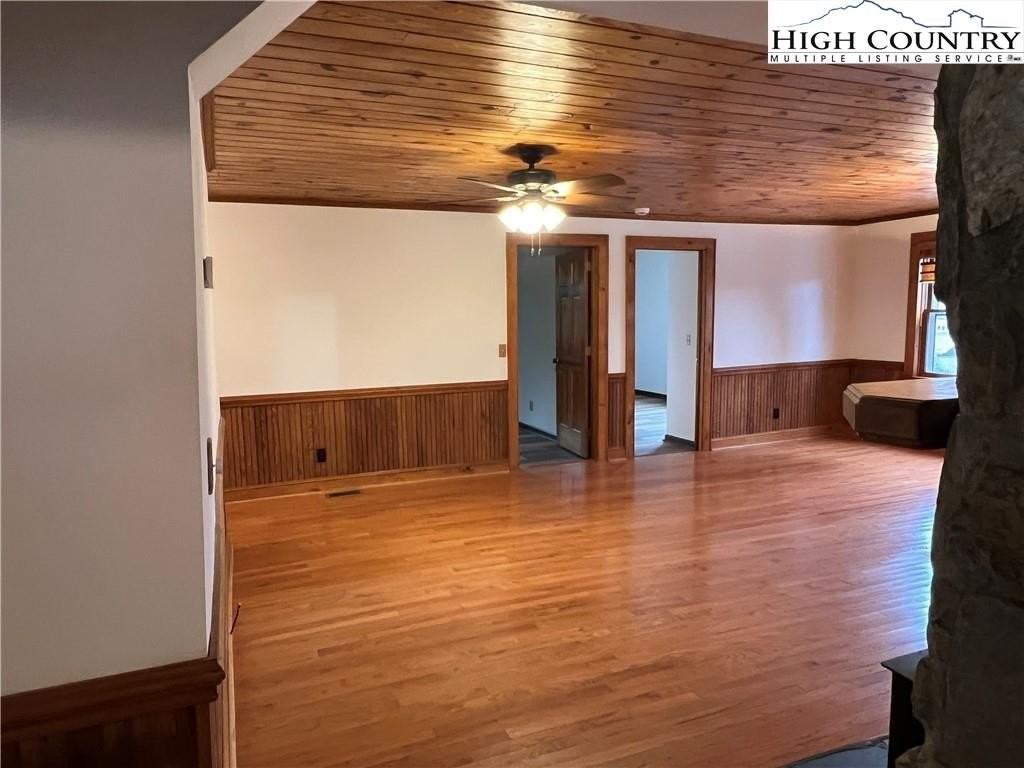 157 Cliff Ln - Photo 3 of 22