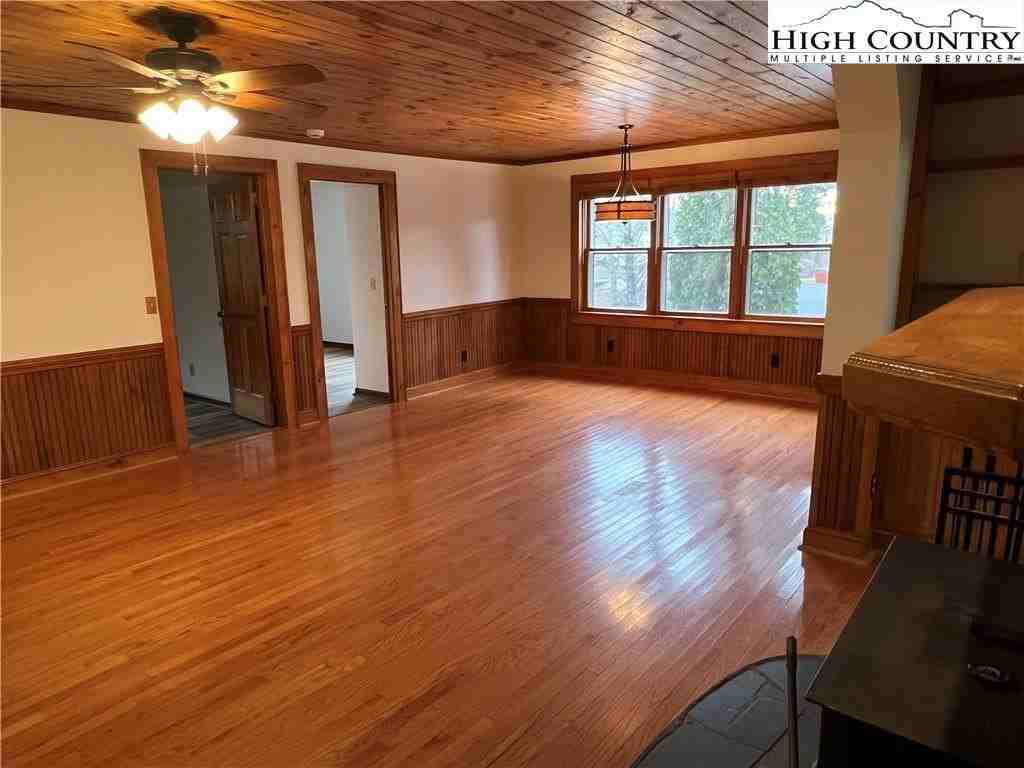 157 Cliff Ln - Photo 4 of 22