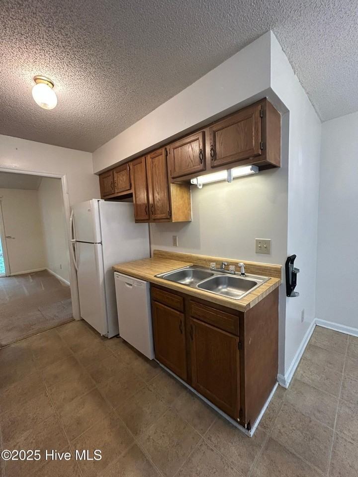 1955 Rolling Ridge Dr - Photo 7 of 21