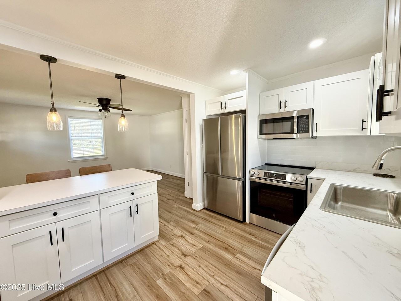 201 Hawthorne Road - Photo 2 of 11