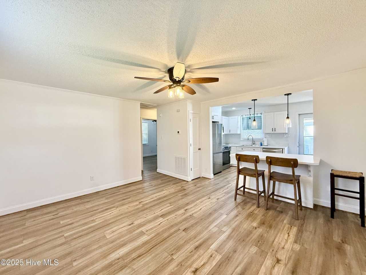 201 Hawthorne Road - Photo 3 of 11