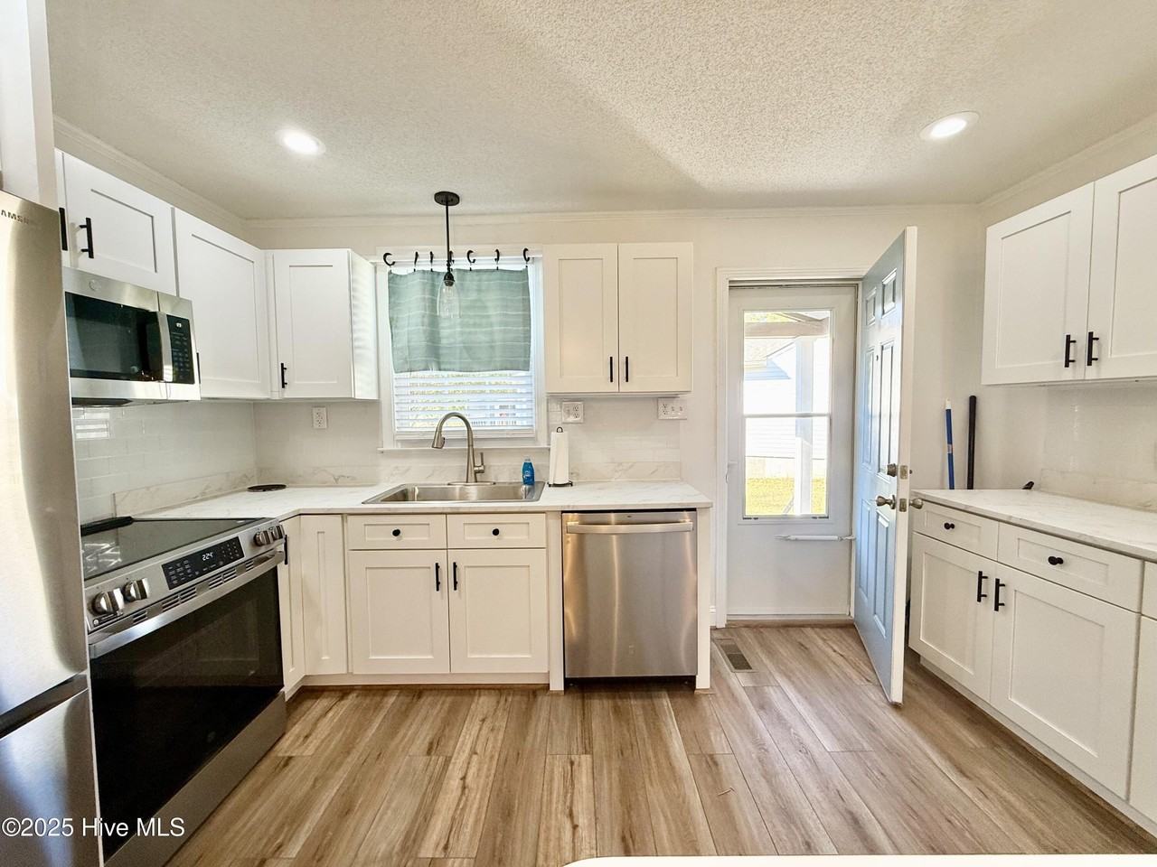 201 Hawthorne Road - Photo 4 of 11