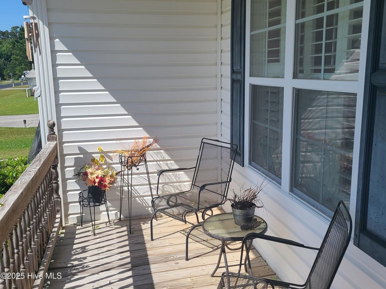 300 Pine Ridge Ln - Photo 2 of 20