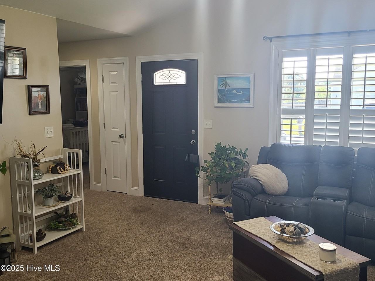 300 Pine Ridge Ln - Photo 4 of 20