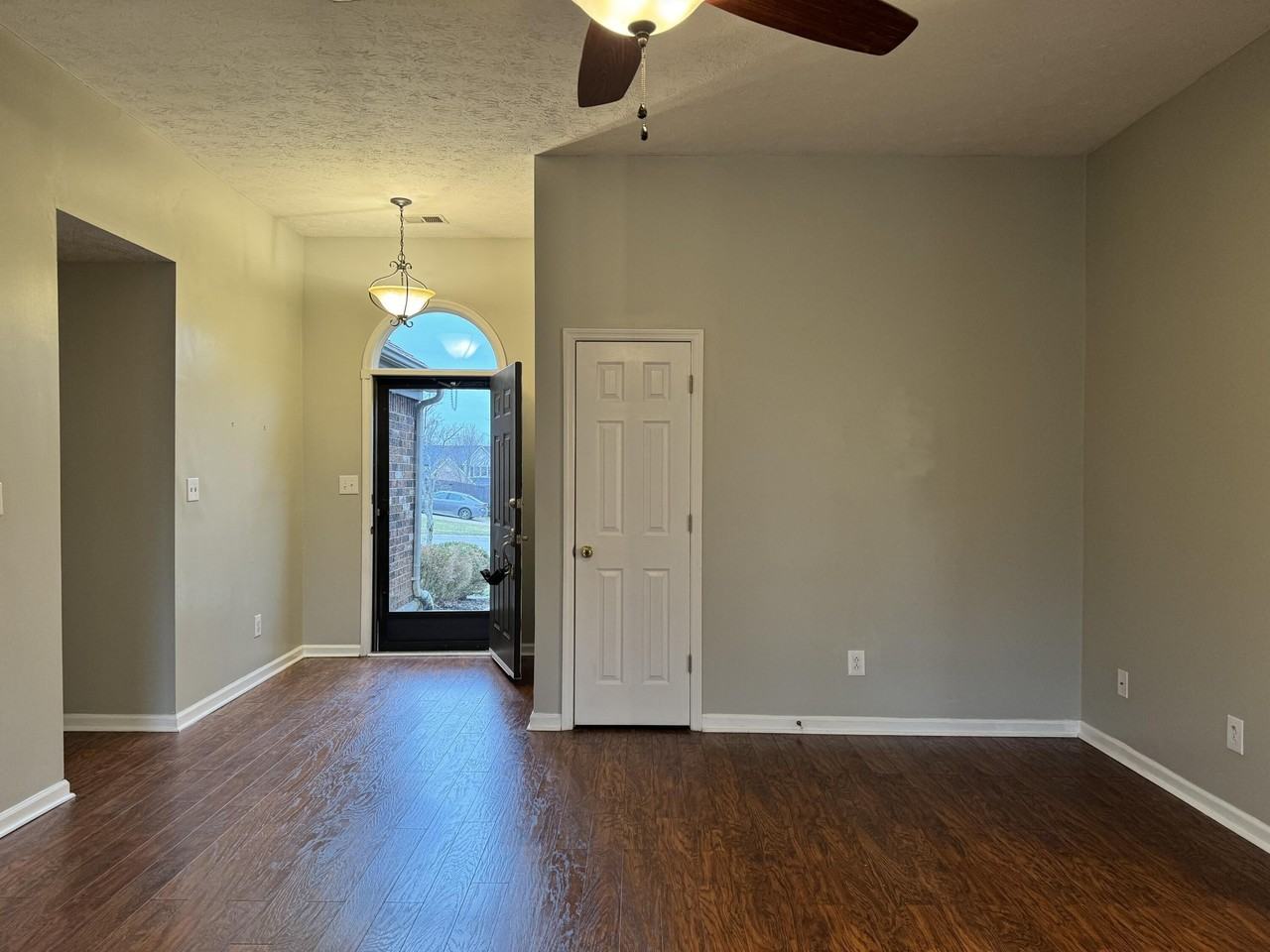 940 Ridgebrook Rd - Photo 4 of 41