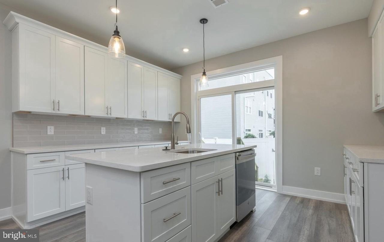 140 W Huntingdon St - Photo 3 of 23