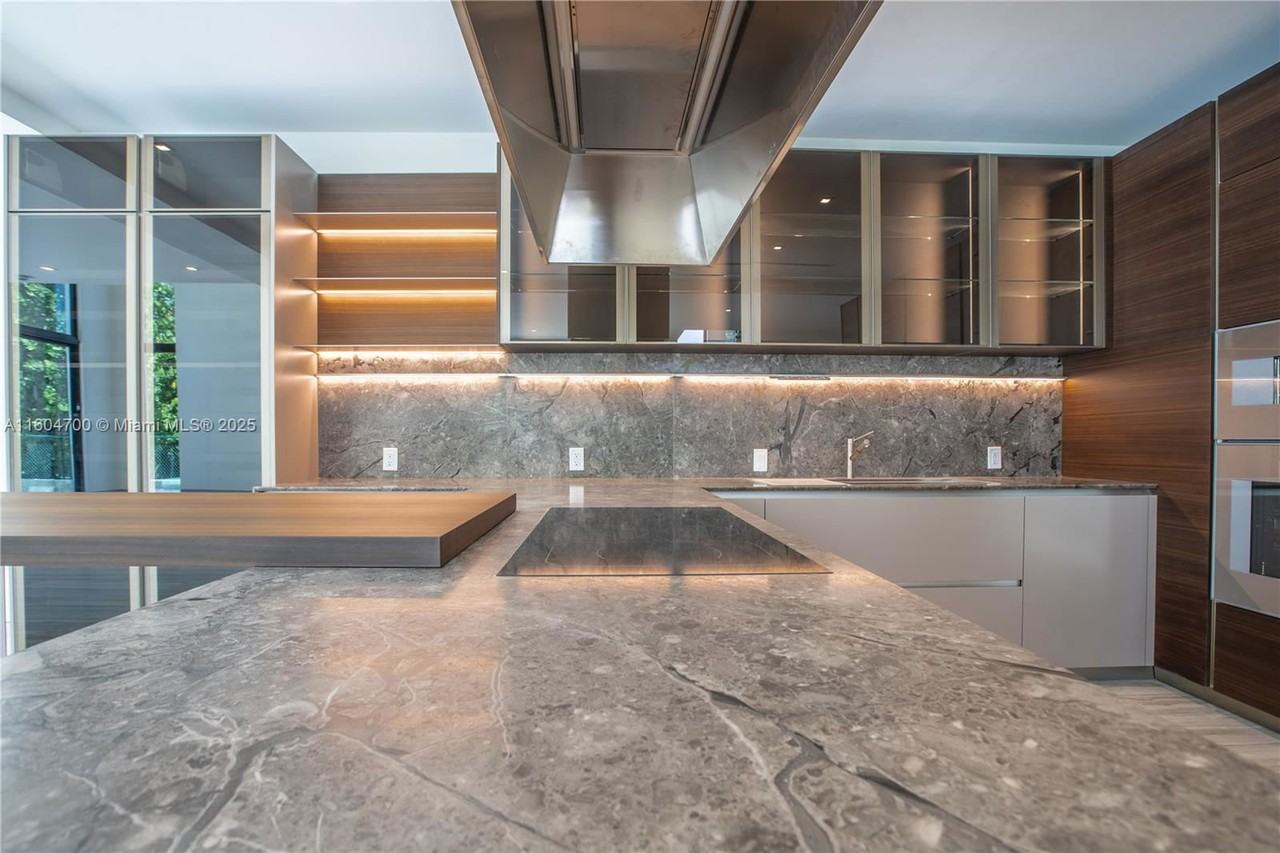 345 West 46th Street #SFH - Photo 7 of 8