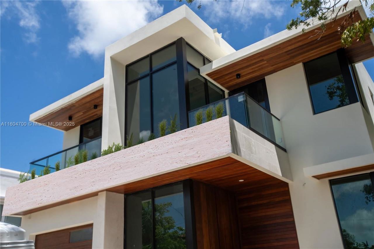 345 West 46th Street #SFH - Photo 6 of 8