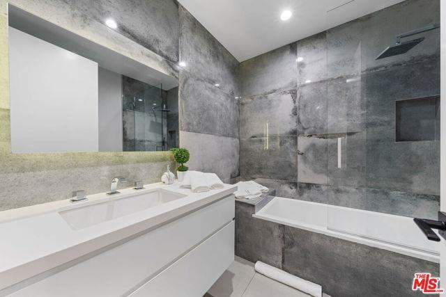 1416 Comstock Ave - Photo 2 of 8