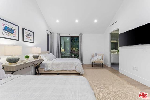 1416 Comstock Ave - Photo 3 of 8