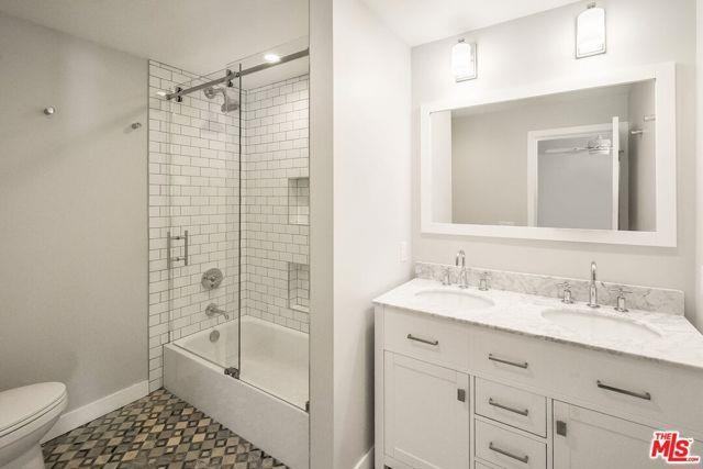 2939 Oakhurst Avenue - Photo 2 of 8