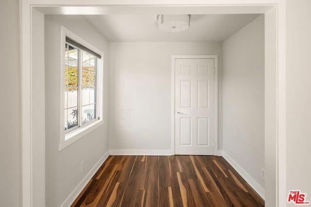 2939 Oakhurst Avenue - Photo 3 of 8