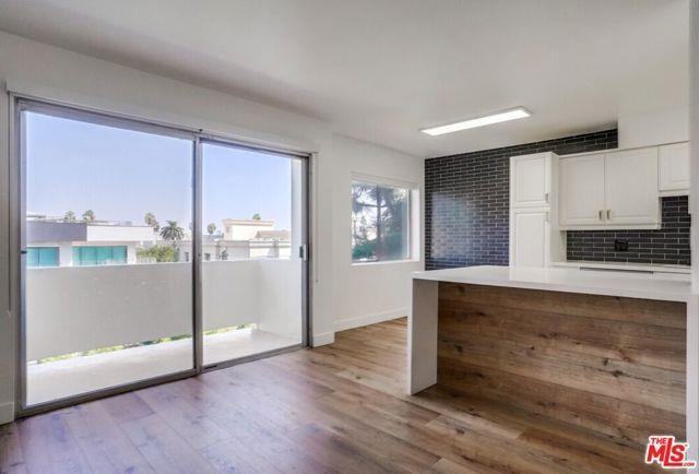 435 N Oakhurst Dr #701 - Photo 2 of 8