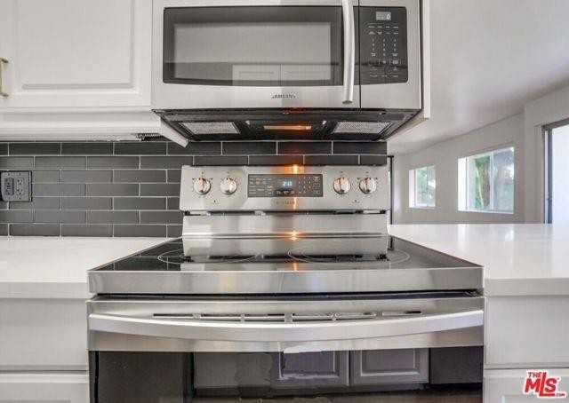 435 N Oakhurst Dr #701 - Photo 3 of 8