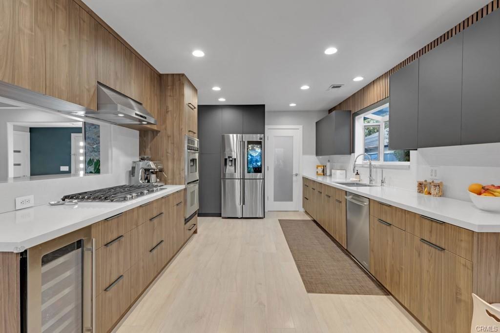 4716 Tyrone Avenue - Photo 3 of 8