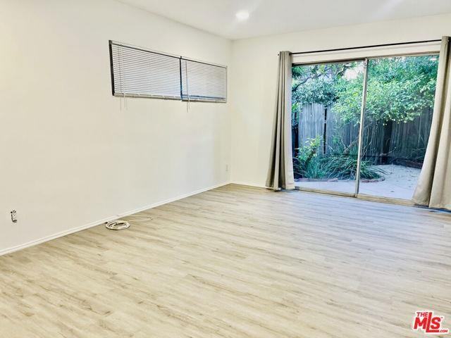 4675 Laurelgrove Ave - Photo 4 of 8