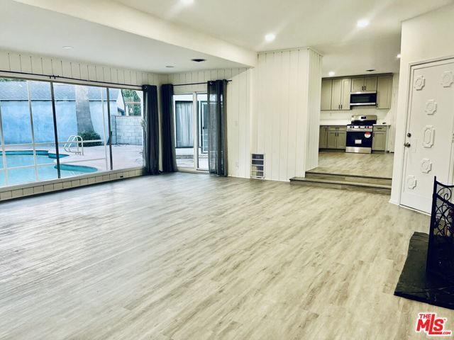 4675 Laurelgrove Ave - Photo 7 of 8