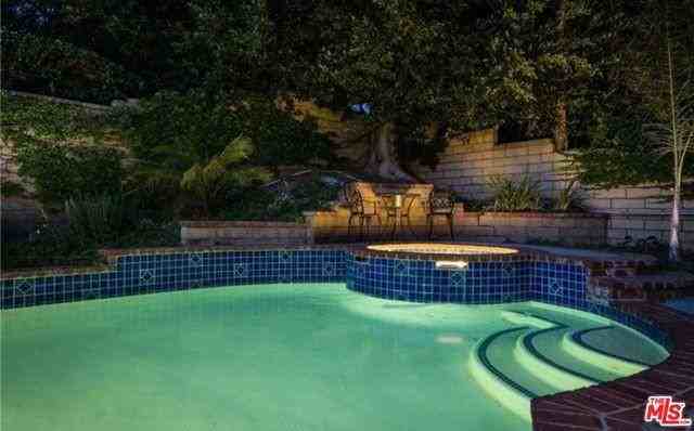 11040 Salt Lake Ave - Photo 2 of 8