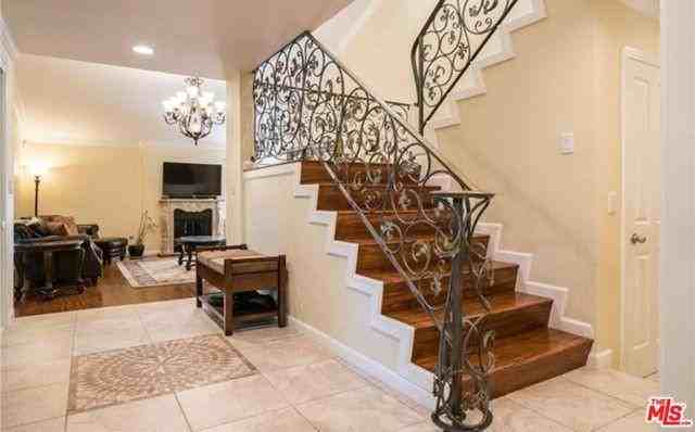 11040 Salt Lake Ave - Photo 3 of 8