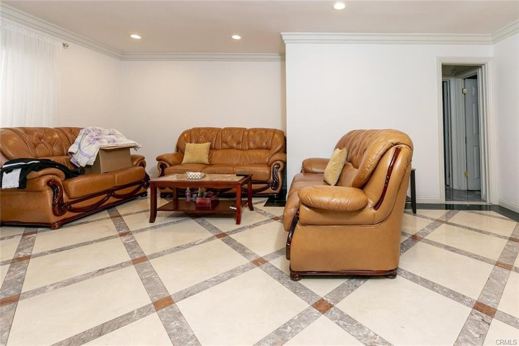 7935 Hazeltine Ave - Photo 3 of 8