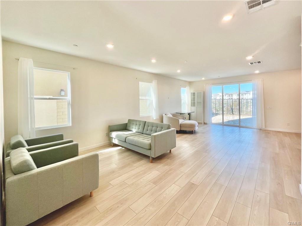 27816 Marquee Dr - Photo 2 of 8