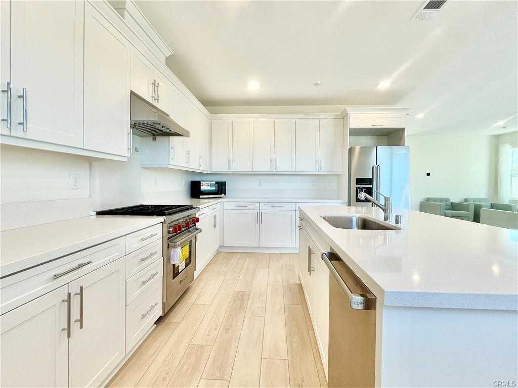 27816 Marquee Dr - Photo 6 of 8