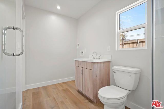 1563 E Elizabeth St - Photo 6 of 8