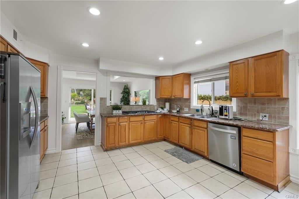 18760 Wells Dr - Photo 3 of 8