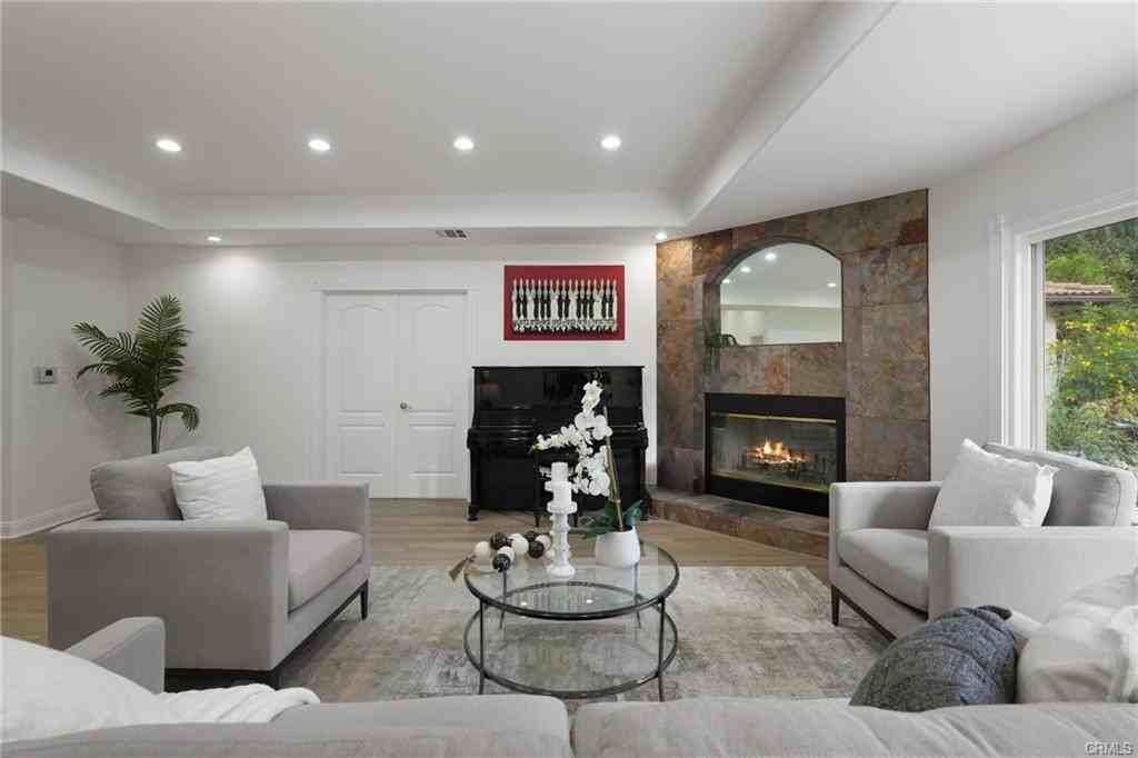 18760 Wells Dr - Photo 6 of 8