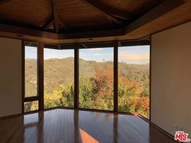 21277 Entrada Rd - Photo 7 of 8