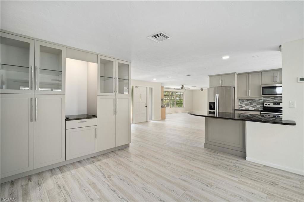 1411 Whiskey Creek Drive - Photo 3 of 8