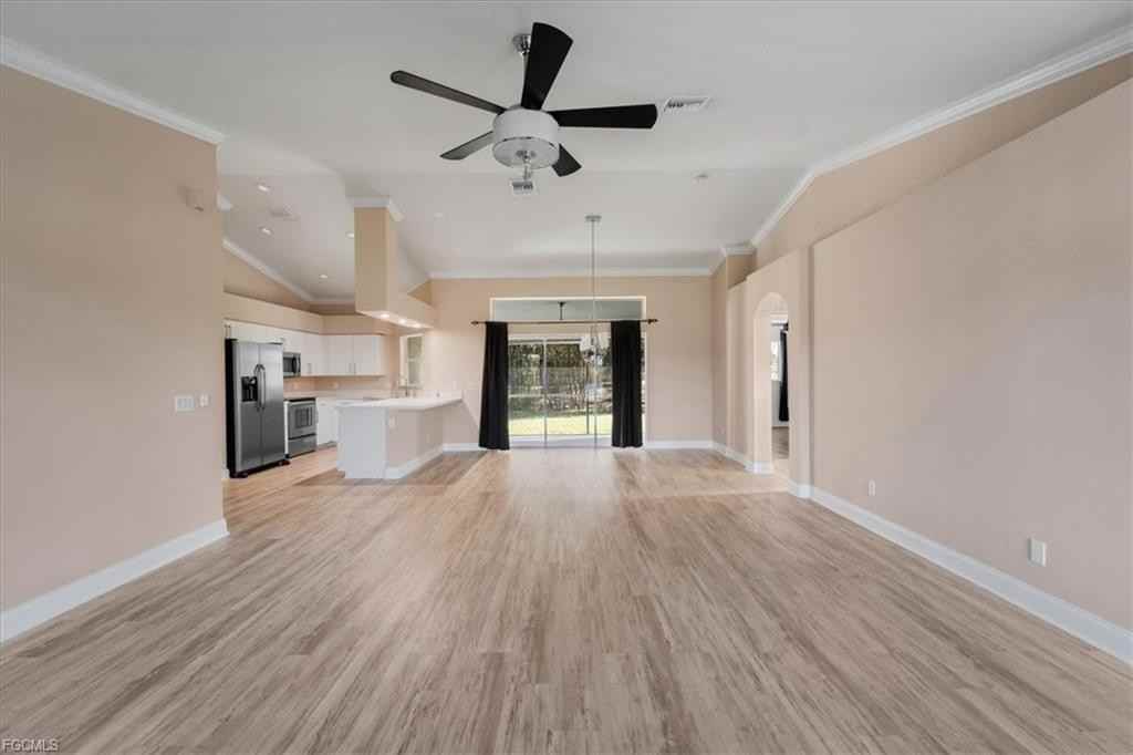 234 Pullman St - Photo 3 of 8