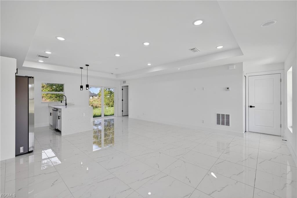 366 Butler Ave S - Photo 4 of 8