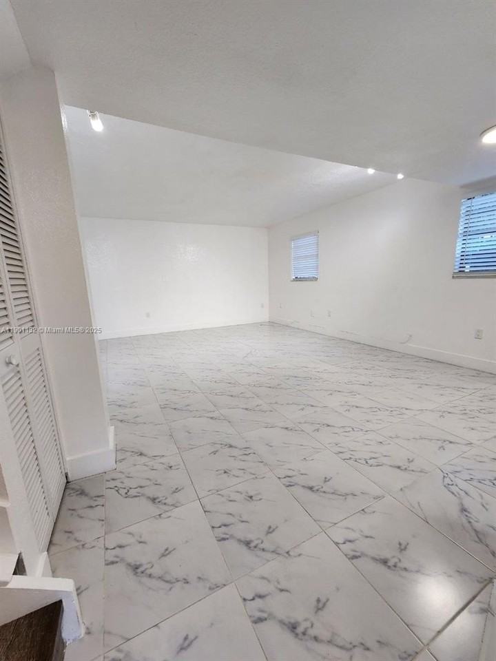 5100 West 12th Lane #E7 - Photo 5 of 35